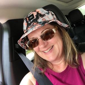 Meet your Posher, Regina